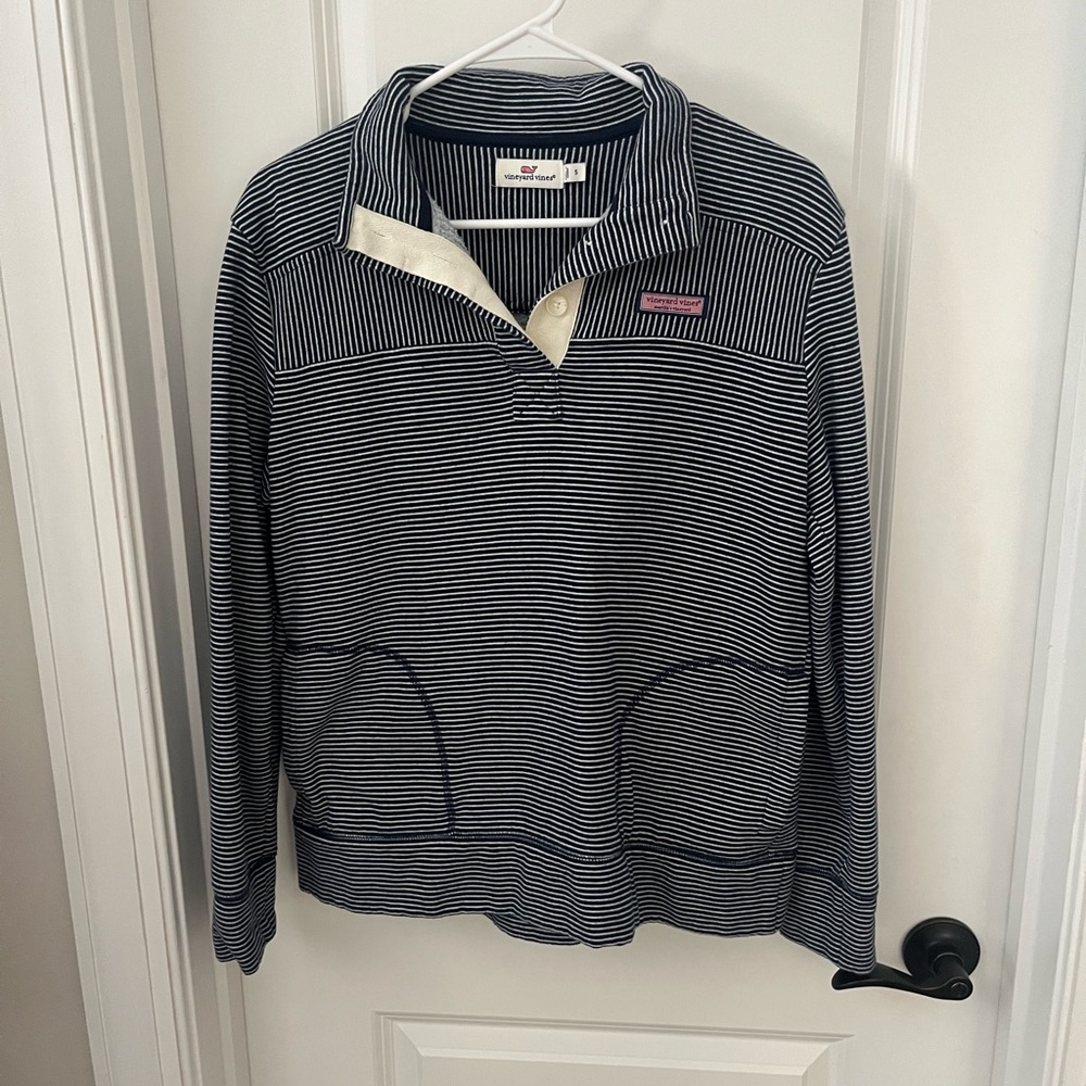 Vineyard Vines Blue and White Striped pull over with pockets